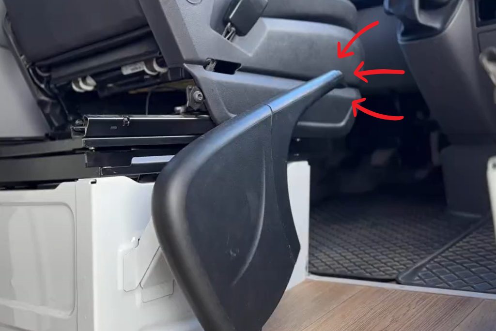 Lee más sobre el artículo Asiento giratorio Sprinter: problema con el freno de mano y cómo solucionarlo