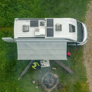 Instalación de toldo en furgoneta camper
